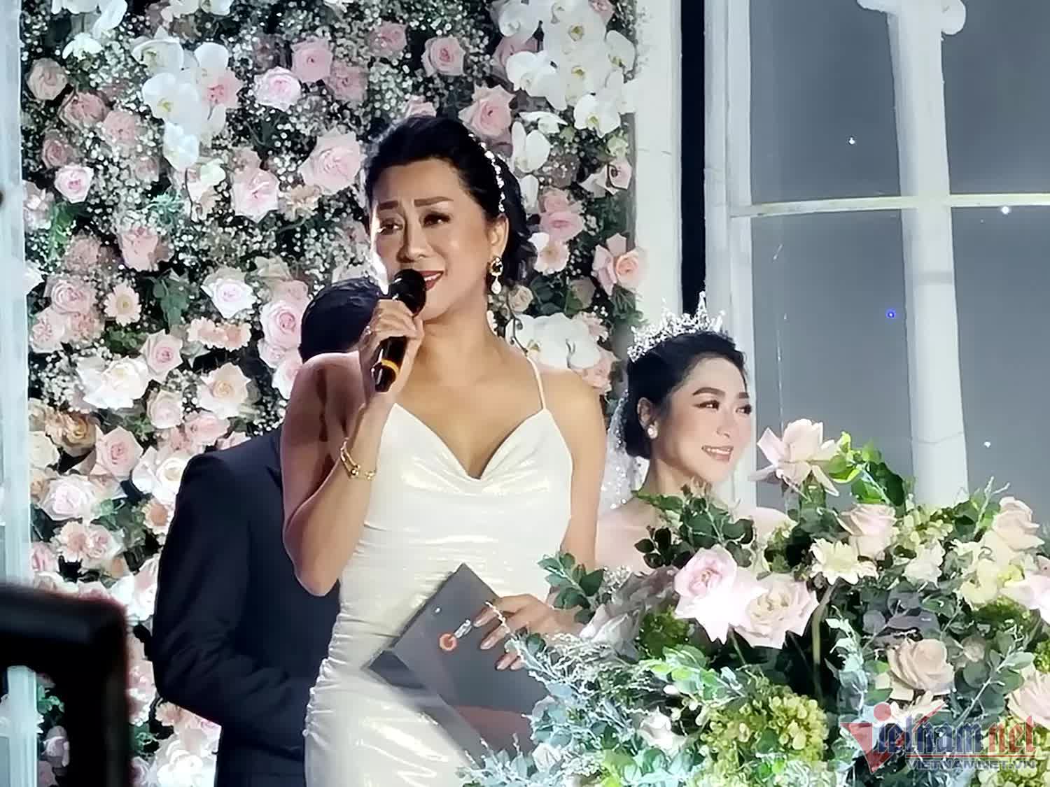 MC Kỳ Duyên cùng dàn sao dự đám cưới của Hà Thanh Xuân với chồng đại gia - Ảnh 2.