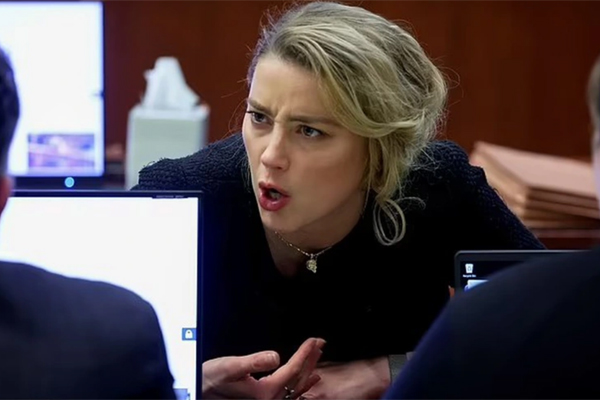 Tin bất ngờ về vụ kiện tụng giữa Johnny Depp và Amber Heard: Lời tố cáo gây sốt mạng xã hội của luật sư - Ảnh 2.