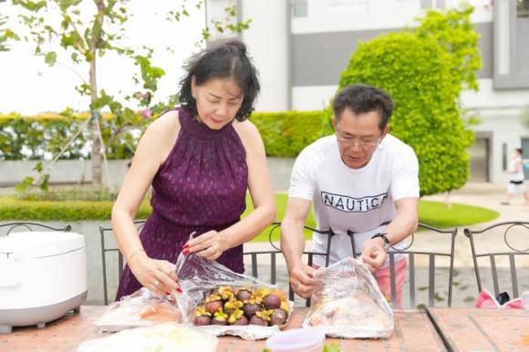 Trương Quỳnh Anh và bố mẹ ruột tổ chức sinh nhật hoành tráng cho Sushi, Tim lặng lẽ đăng facebook - Ảnh 4.