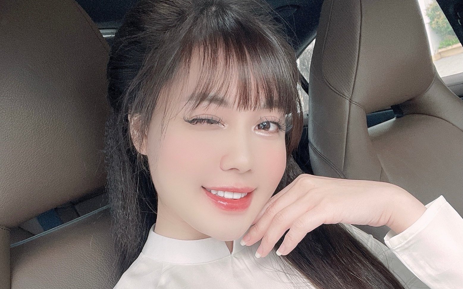 Bắt bài tút sắc của cô giáo gợi cảm nhất giảng đường Âu Hà My, mặt baby trẻ hơn sinh viên