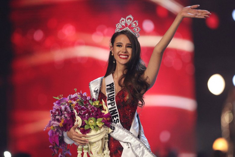 Catriona Gray mặc đồ tắm đi dã ngoại vẫn đẹp chuẩn đẳng cấp Vũ Trụ  - Ảnh 1.