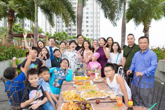 Trương Quỳnh Anh và bố mẹ ruột tổ chức sinh nhật hoành tráng cho Sushi, Tim lặng lẽ đăng facebook - Ảnh 1.