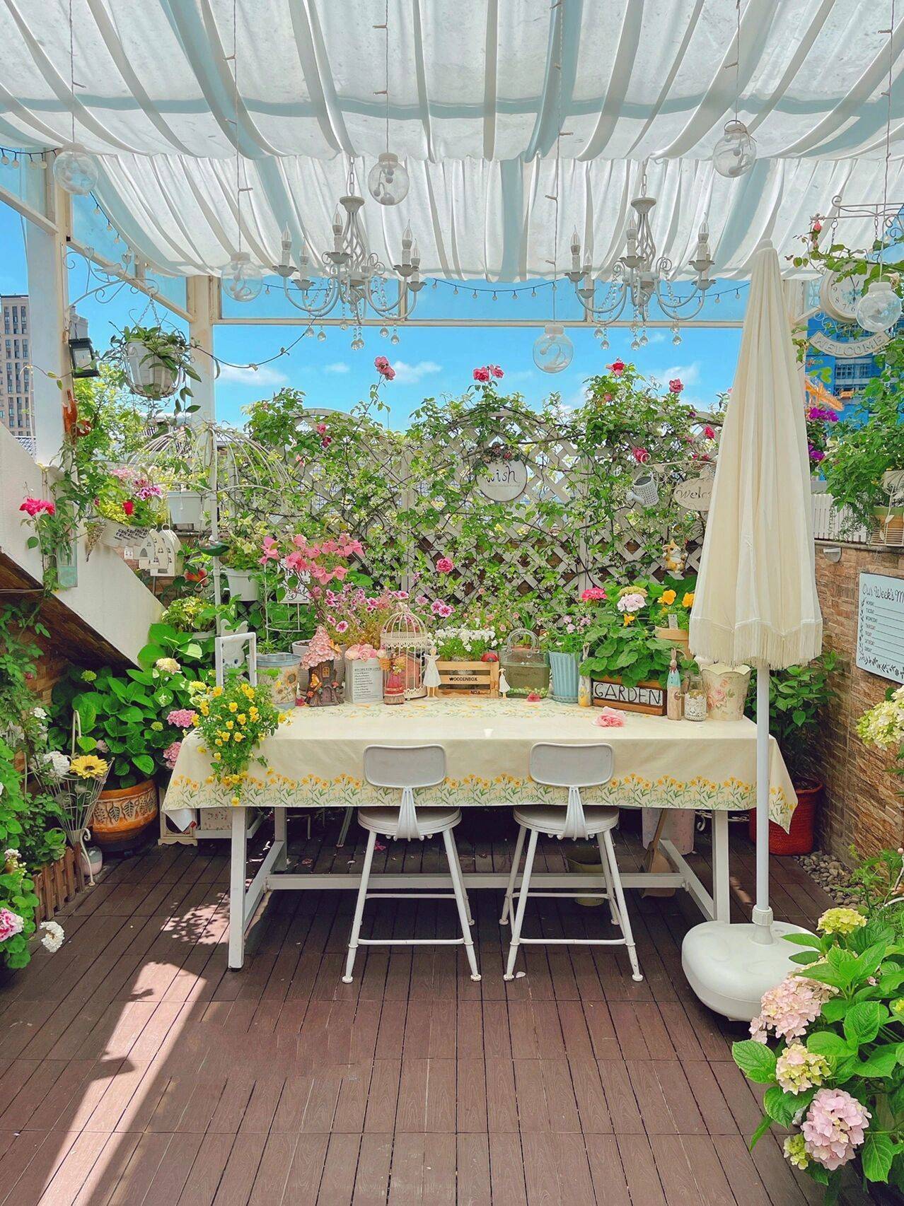 Khu vườn sân thượng 20m² đẹp như vừa bước ra từ trong truyện cổ tích - Ảnh 4. Khu vườn sân thượng 20m² đẹp như vừa bước ra từ trong truyện cổ tích - Ảnh 4.