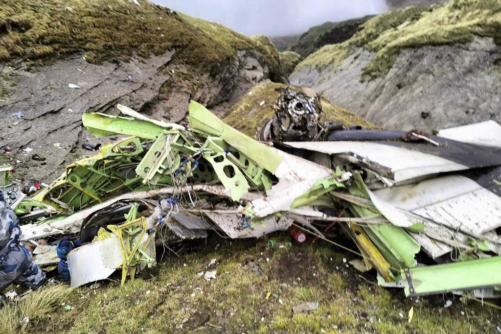 Tìm thấy các thi thể nạn nhân vụ rơi máy bay Tara Air, trừ một người - Ảnh 1.
