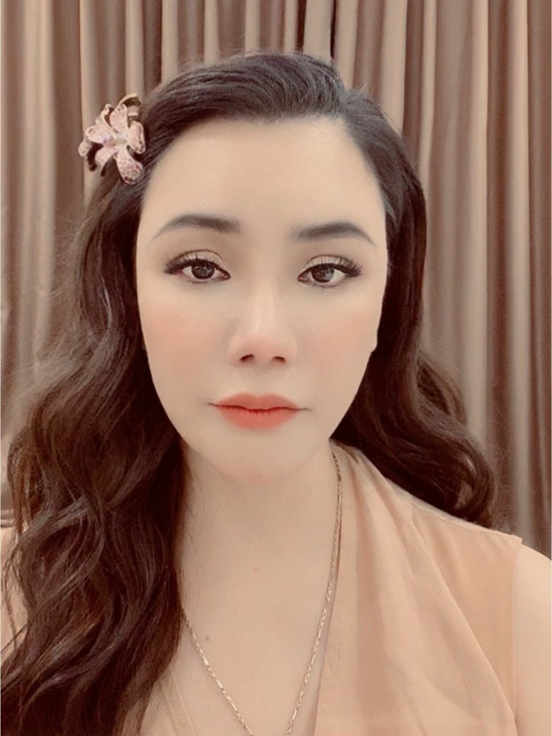 Từng khác lạ vì thẩm mỹ, Hồ Quỳnh Hương trở lại đẹp đẳng cấp ở tuổi 42  - Ảnh 3.