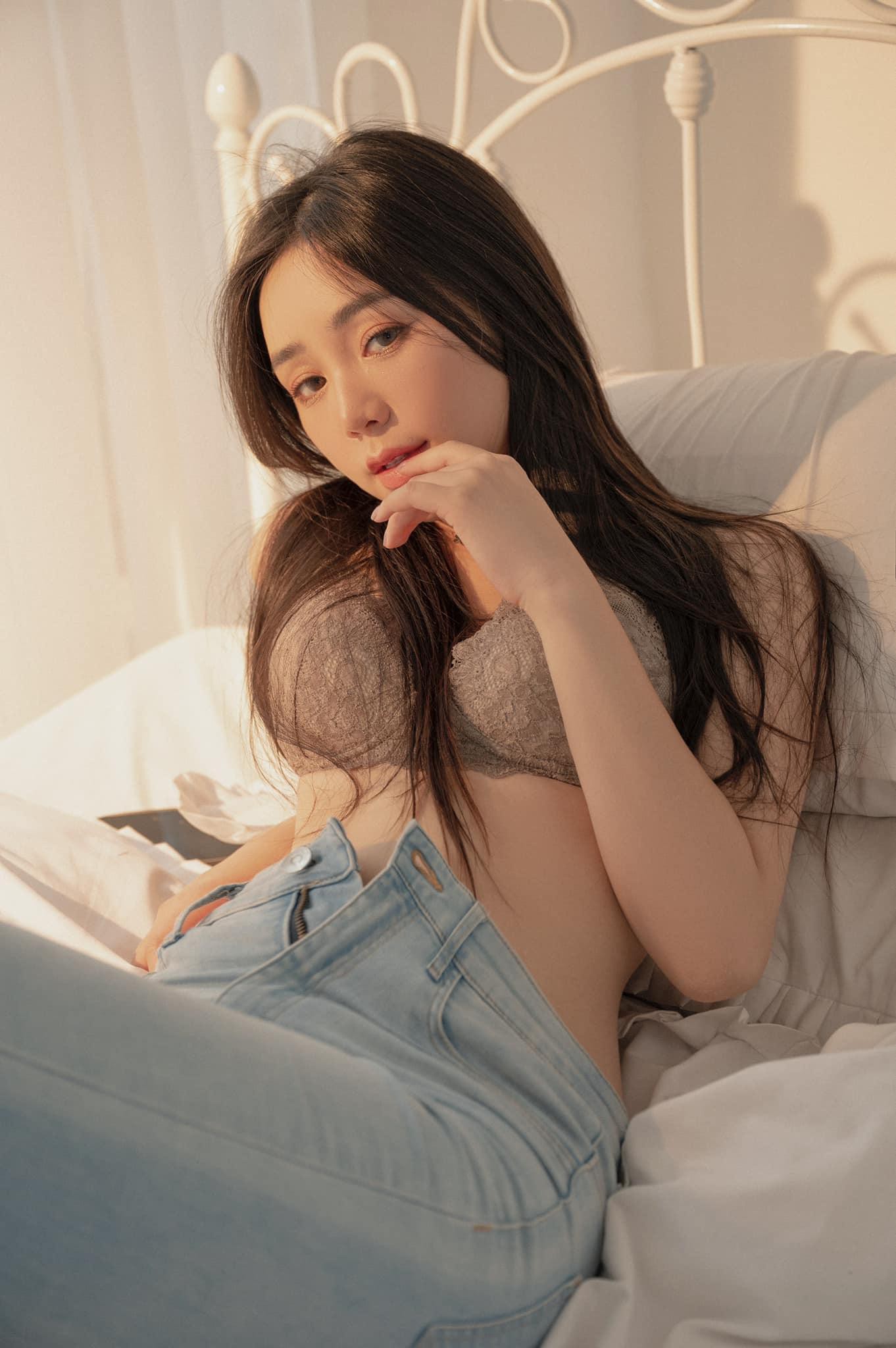 'Đu trend' diện nội y phối jeans, Quỳnh Kool sexy hết nấc - Ảnh 8.