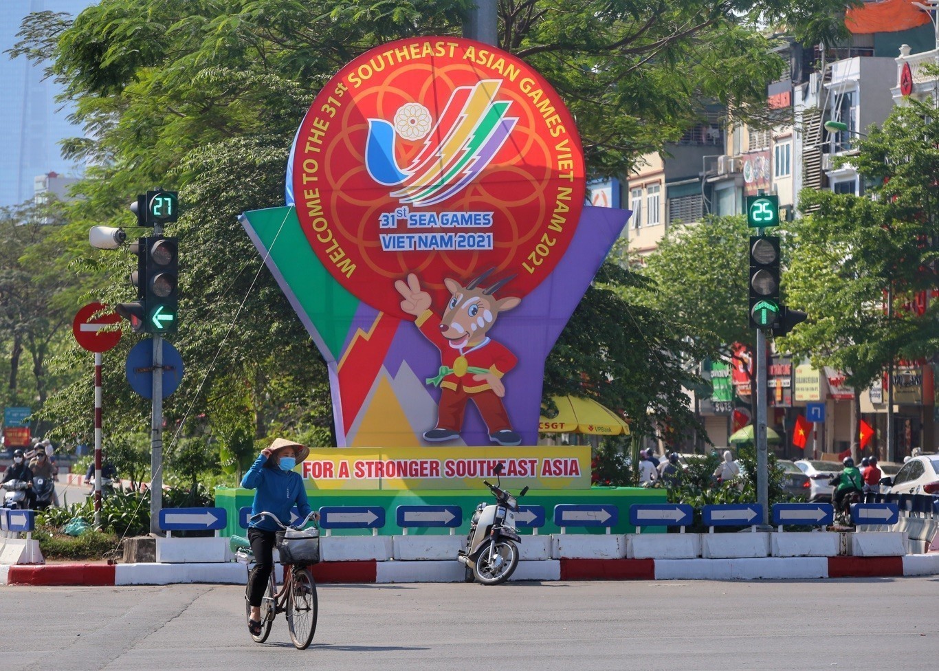 Hà Nội trang hoàng đường phố chào đón SEA Games 31 - Ảnh 1.