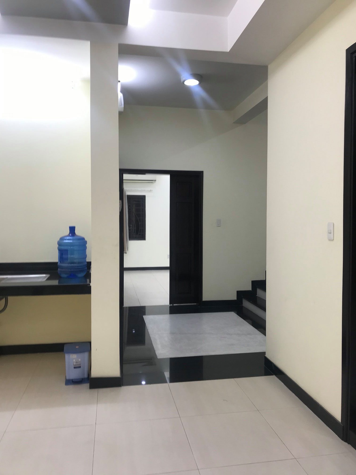 Dù đi thuê nhưng dâu đảm Sài Gòn vẫn &quot;5 lần 7 lượt&quot; cải tạo bếp cho đúng sở thích, thành quả đẹp miễn chê khiến ai cũng trầm trồ - Ảnh 3.