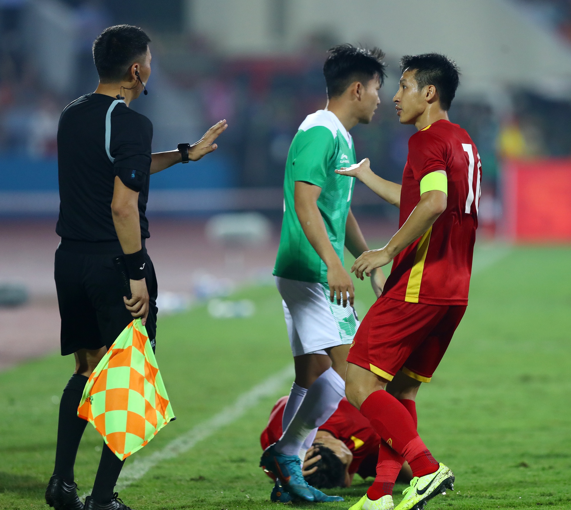 H&ugrave;ng Dũng bắt tay l&agrave;m h&ograve;a HLV U23 Indonesia - Ảnh 1.