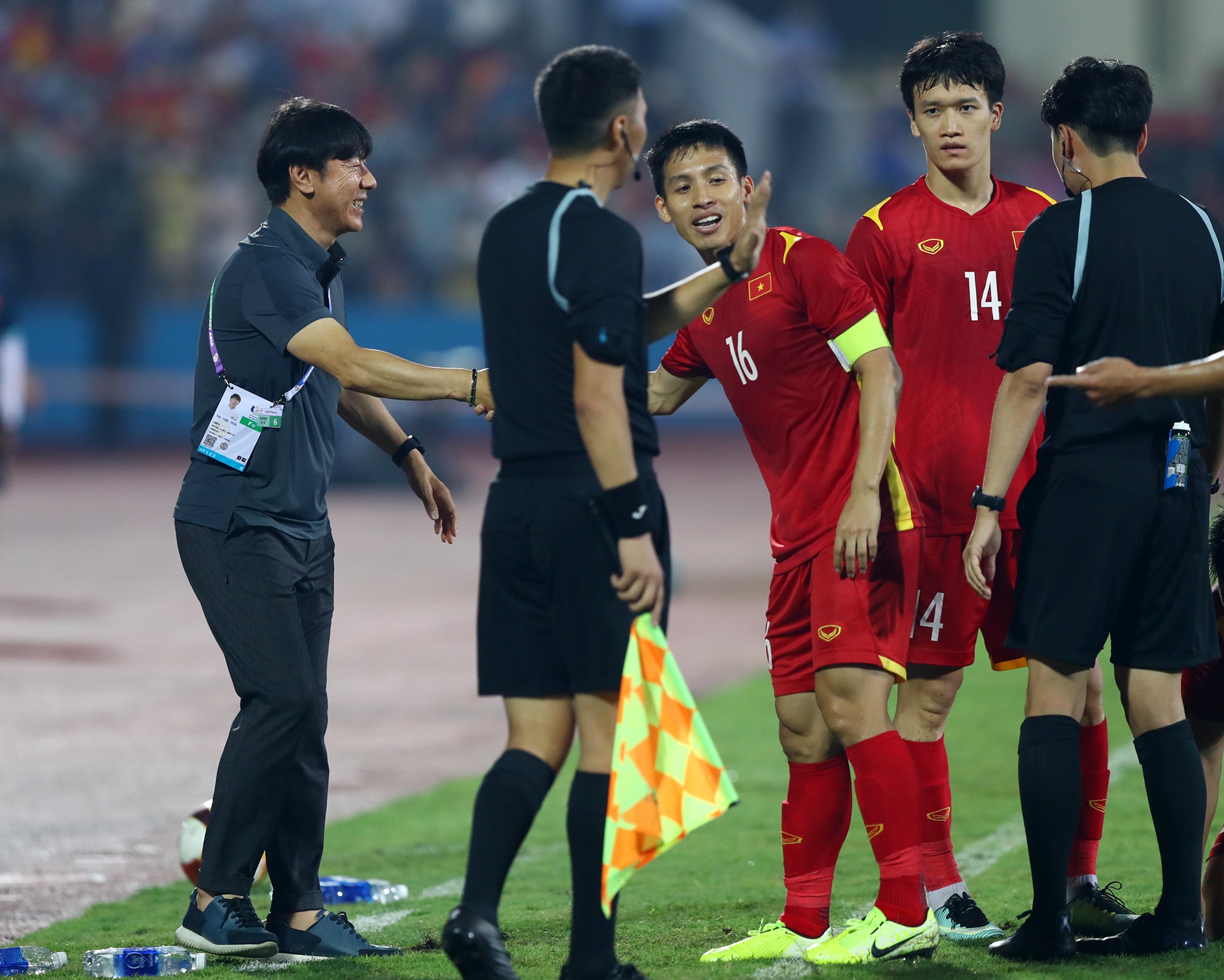 H&ugrave;ng Dũng bắt tay l&agrave;m h&ograve;a HLV U23 Indonesia - Ảnh 3.