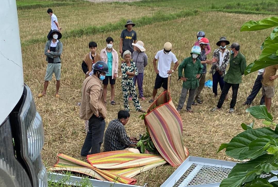 Xe cẩu vướng vào dây điện, một người tử vong - Ảnh 1.