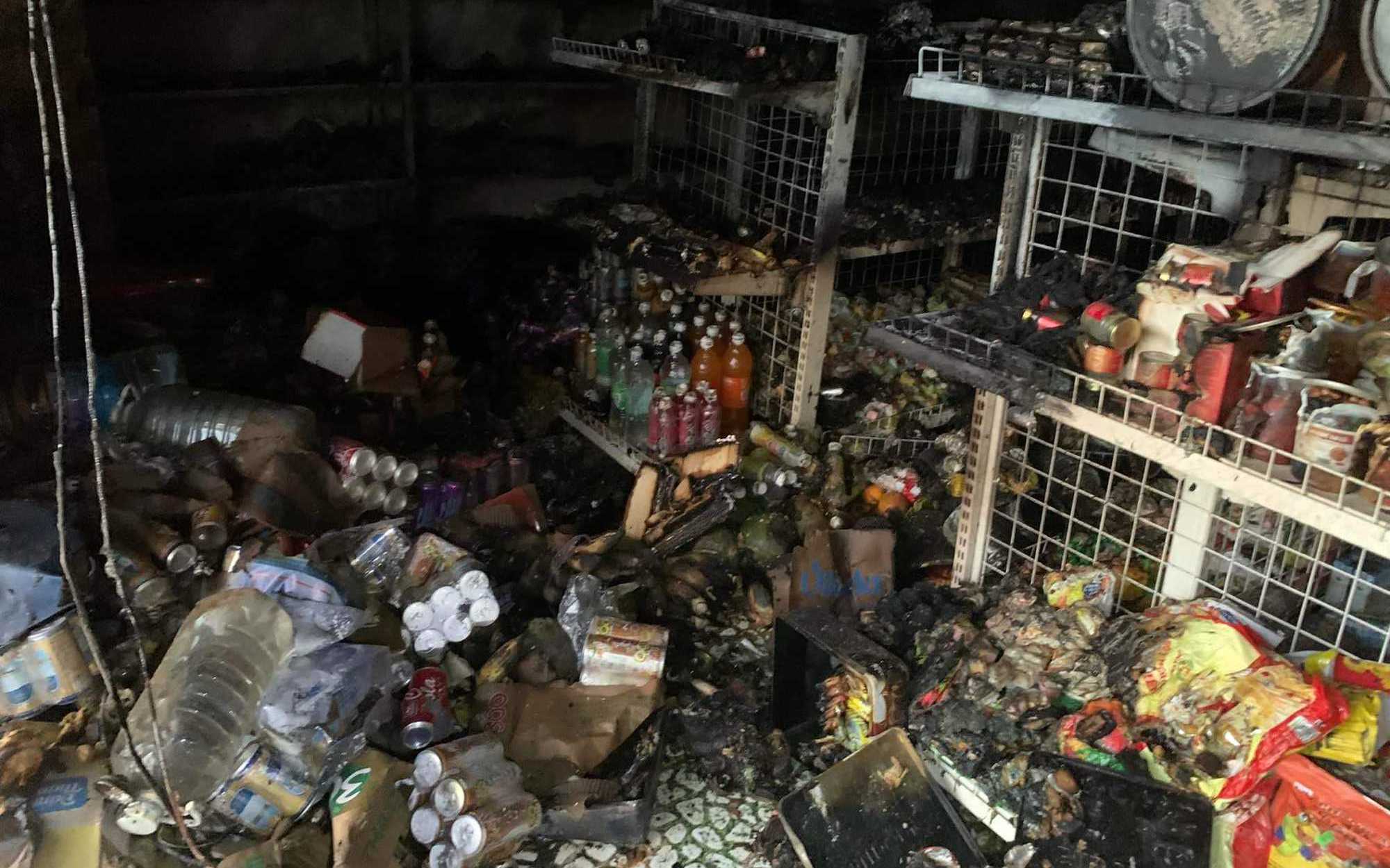 Cháy cửa hàng tạp hóa trong đêm, thiệt hại hàng trăm triệu đồng