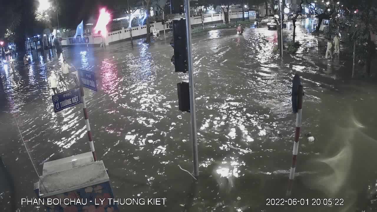 Ha Noi mua lon 200 mm anh 1