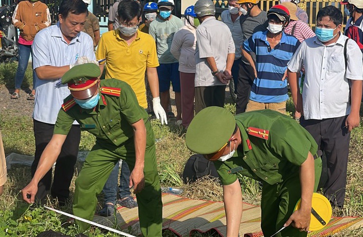 Phát hiện một thanh niên tử vong ven quốc lộ 1A - Ảnh 1. Phát hiện một thanh niên tử vong ven quốc lộ 1A - Ảnh 1.