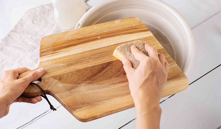 Mẹo làm sạch thớt gỗ - Ảnh 4. Mẹo làm sạch thớt gỗ - Ảnh 4.