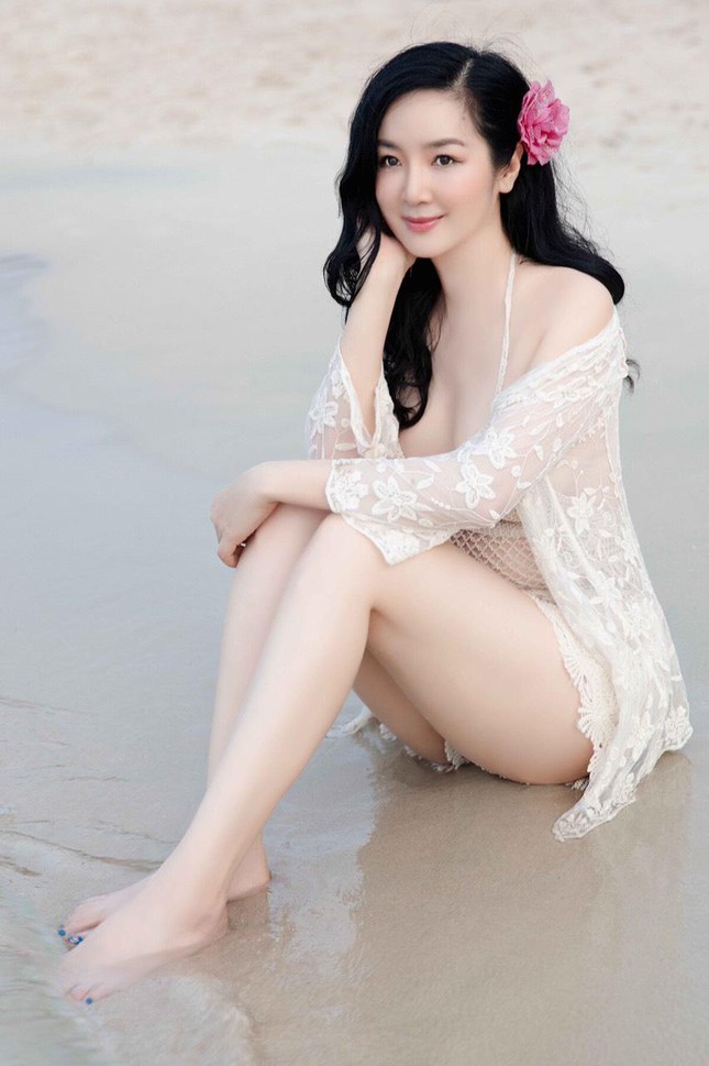 Hoa hậu Đền Hùng Giáng My mặc áo tắm màu tím Huế, khoe dáng nóng bỏng ở tuổi 51 khiến fan trầm trồ - Ảnh 8.