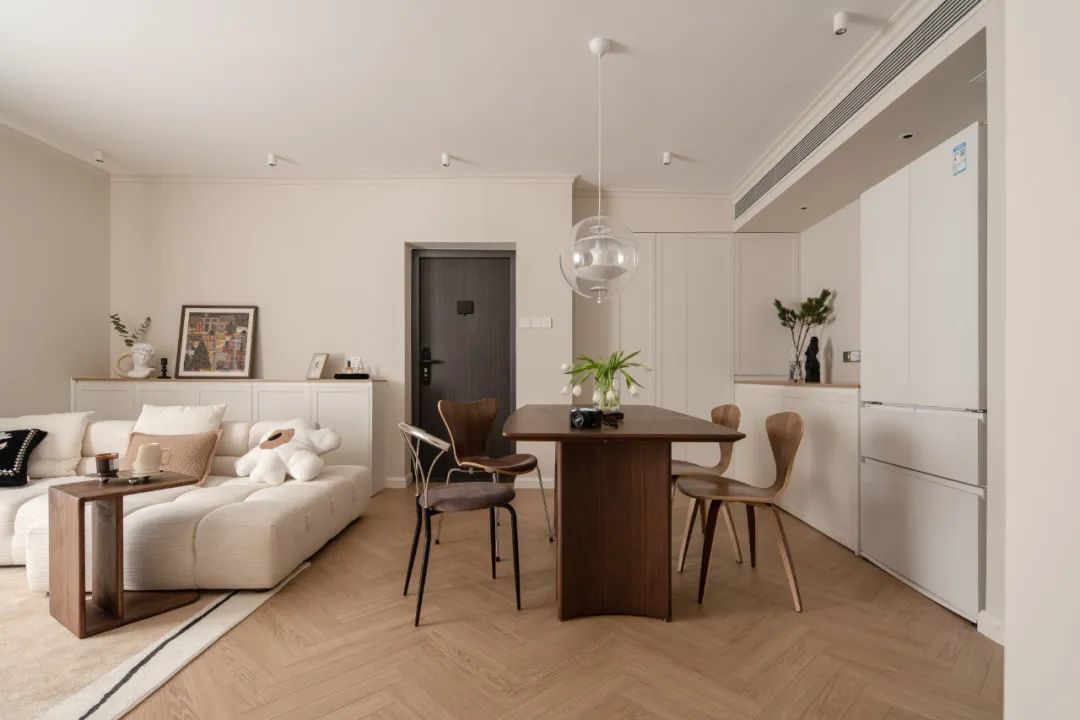 Không gian sống hoàn hảo bên trong căn hộ 70m² được thiết kế theo tiêu chí 3 không của cô nàng 9x - Ảnh 2. Không gian sống hoàn hảo bên trong căn hộ 70m² được thiết kế theo tiêu chí 3 không của cô nàng 9x - Ảnh 2.