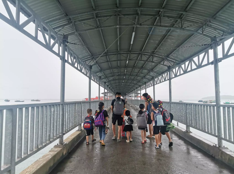 Bố bỏ quên con gái ở trạm nghỉ cao tốc, nhờ ơn 2 tài xế để tìm lại đứa trẻ - Ảnh 1. Bố bỏ quên con gái ở trạm nghỉ cao tốc, nhờ ơn 2 tài xế để tìm lại đứa trẻ - Ảnh 1.