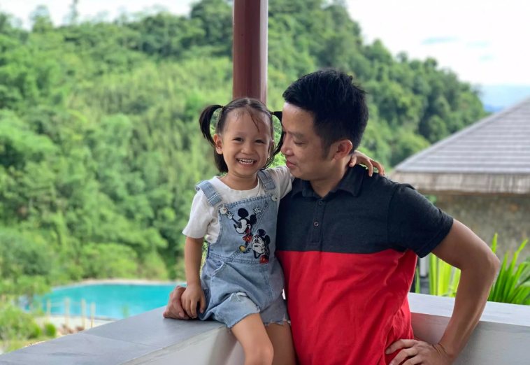 Bố bỏ quên con gái ở trạm nghỉ cao tốc, nhờ ơn 2 tài xế để tìm lại đứa trẻ - Ảnh 2. Bố bỏ quên con gái ở trạm nghỉ cao tốc, nhờ ơn 2 tài xế để tìm lại đứa trẻ - Ảnh 2.