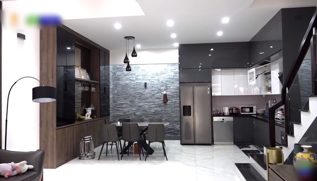 Hé lộ cơ ngơi 100m2 của Quế Ngọc Hải: Xây phòng tắm 200 triệu chỉ để bà xã thư giãn - Ảnh 3.