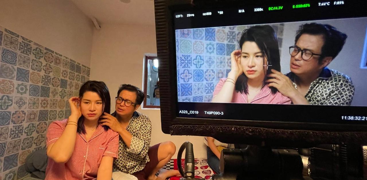 Huyền Trang vã mồ hôi với cảnh nóng trong "Thương ngày nắng về"