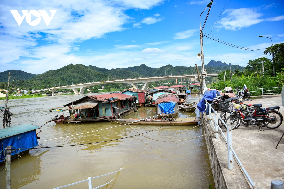 H&ograve;a B&igrave;nh mở cửa xả đ&aacute;y, nước cuồn cuộn đổ về hạ du - Ảnh 14.