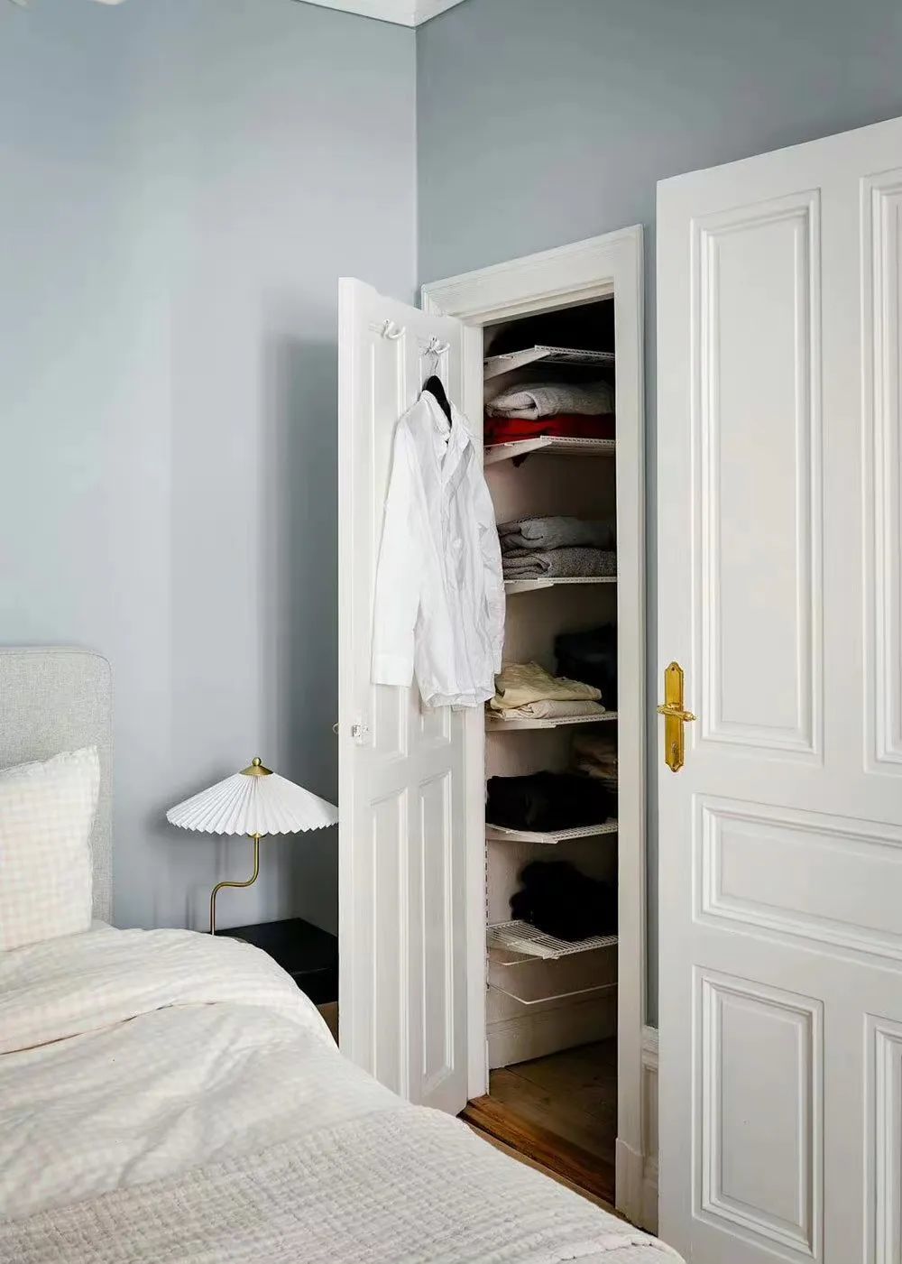 Càng ngắm càng mê vẻ đẹp phá cách của căn hộ Bắc Âu chỉ rộng 49m² - Ảnh 14.