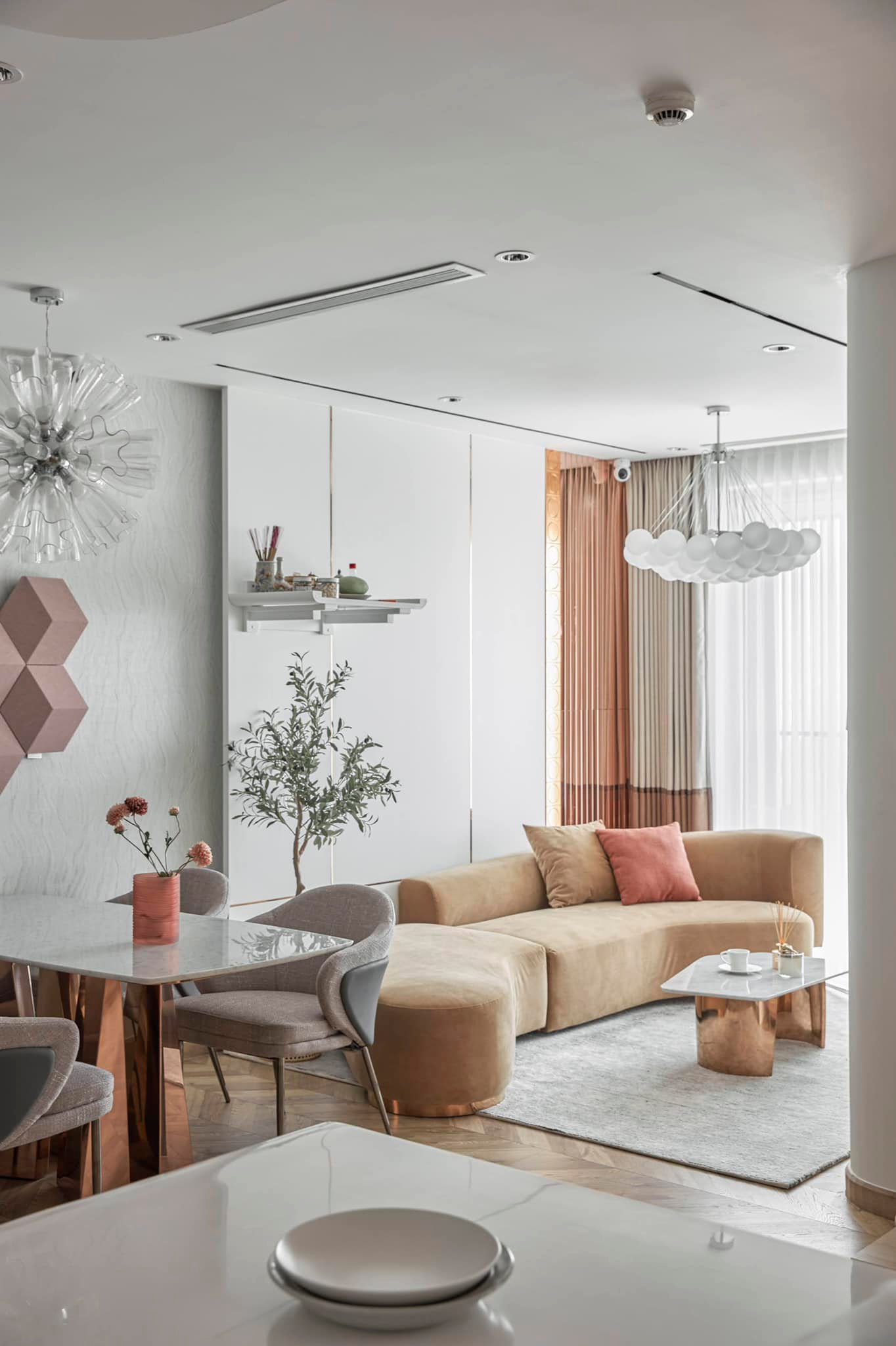 Căn hộ tông hồng ánh kim lạ mắt, riêng tiền làm nội thất đã hơn 2 tỷ đồng - Ảnh 6. Căn hộ tông hồng ánh kim lạ mắt, riêng tiền làm nội thất đã hơn 2 tỷ đồng - Ảnh 6.