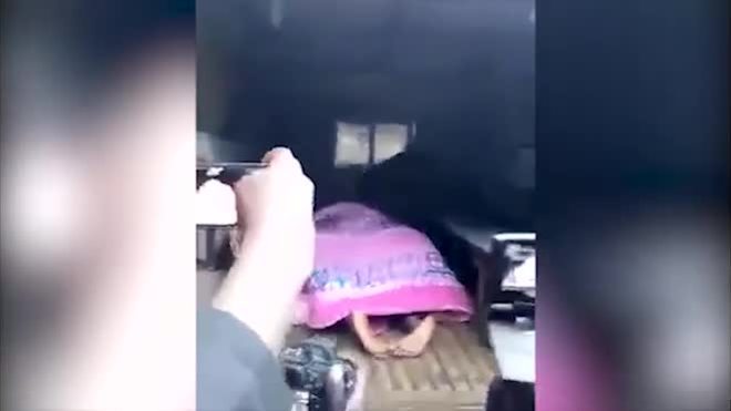 Chồng ăn vụng nhưng không thể chùi mép vì không "rút ra được" - Ảnh 1. Chồng ăn vụng nhưng không thể chùi mép vì không "rút ra được" - Ảnh 1.