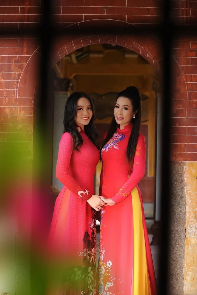 Dàn ái nữ các Hoa hậu - Á hậu: Ai cũng hưởng trọn gene xinh đẹp và vóc dáng cao ráo từ mẹ - Ảnh 9. Dàn ái nữ các Hoa hậu - Á hậu: Ai cũng hưởng trọn gene xinh đẹp và vóc dáng cao ráo từ mẹ - Ảnh 9.