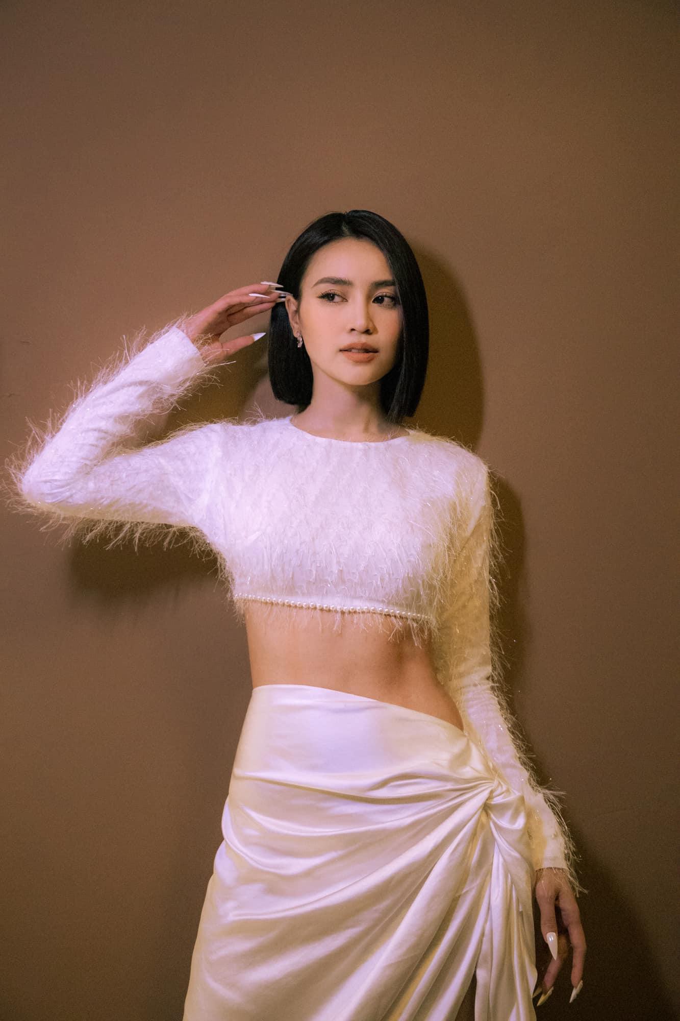 Mặc lại váy của Ninh Dương Lan Ngọc, Hoa hậu Thùy Tiên gây chú ý với vòng eo 'con kiến' sexy - Ảnh 7.