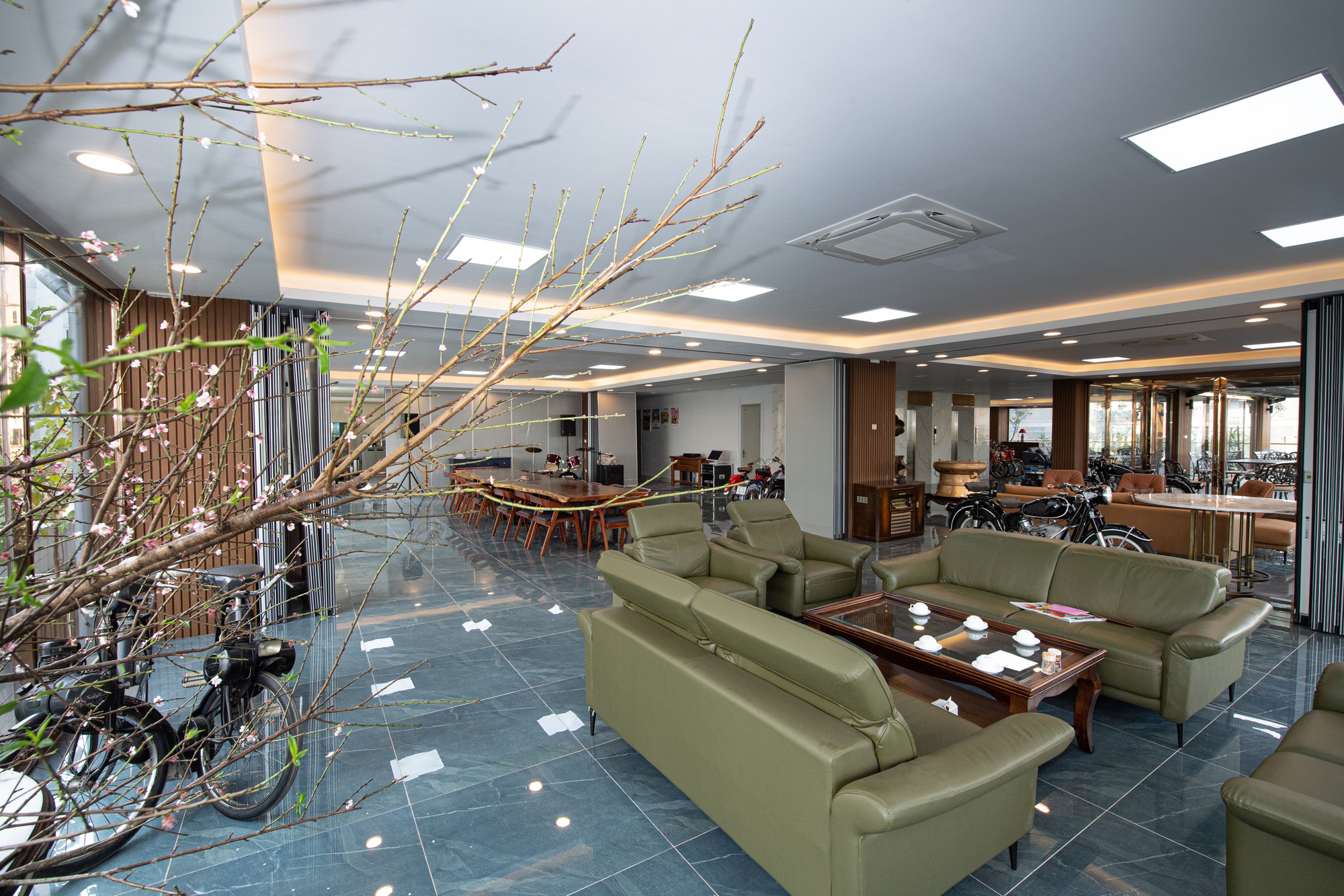 Không gian co-working 750 m2 độc đáo ngập mô tô, xe đạp cổ tại Hà Nội - Ảnh 3. Không gian co-working 750 m2 độc đáo ngập mô tô, xe đạp cổ tại Hà Nội - Ảnh 3.