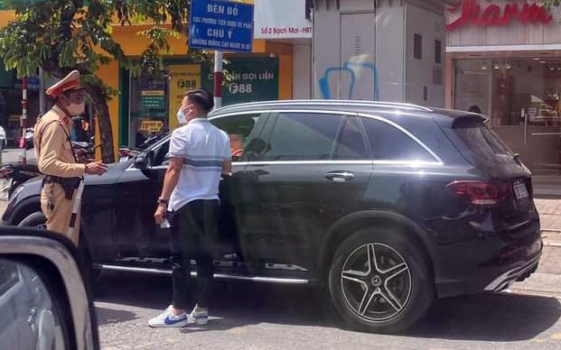 Tin sáng 21/6: Quang Hải bị CSGT dừng xe vì va chạm ô tô; tòa án triệu tập 8 cán bộ công an tới phiên xét xử vụ 'Tịnh thất Bồng Lai'