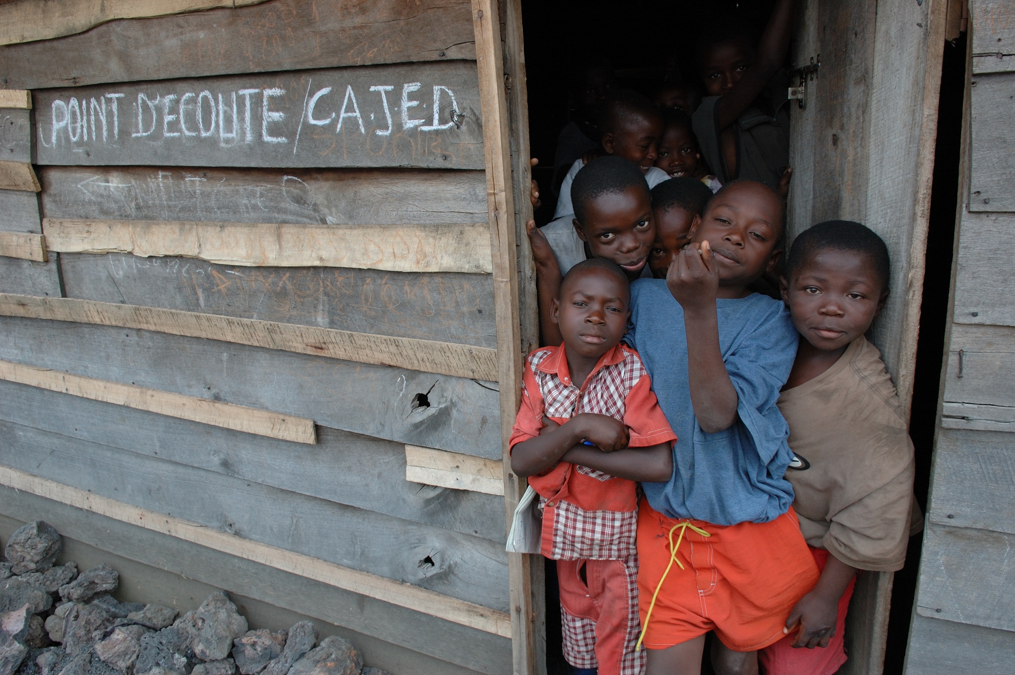 Cuộc sống nơm nớp của những đứa trẻ 'phù thuỷ' tại châu Phi - Ảnh 3.