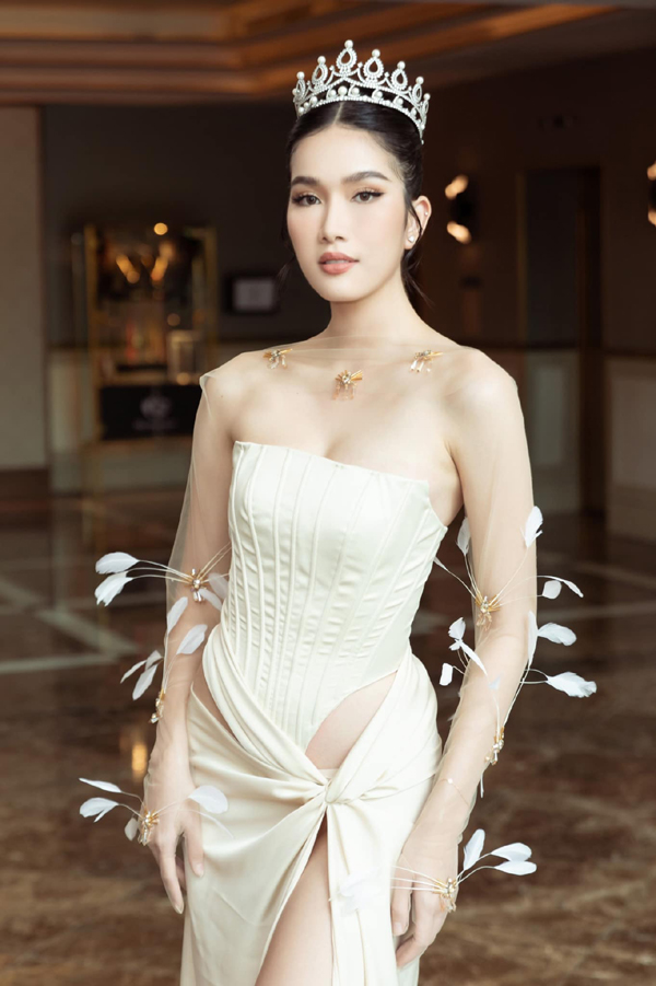 Ngắm nhan sắc xinh đẹp hút hồn của 3 Á hậu Việt Nam đầu quân làm MC cho VTV - Ảnh 11.