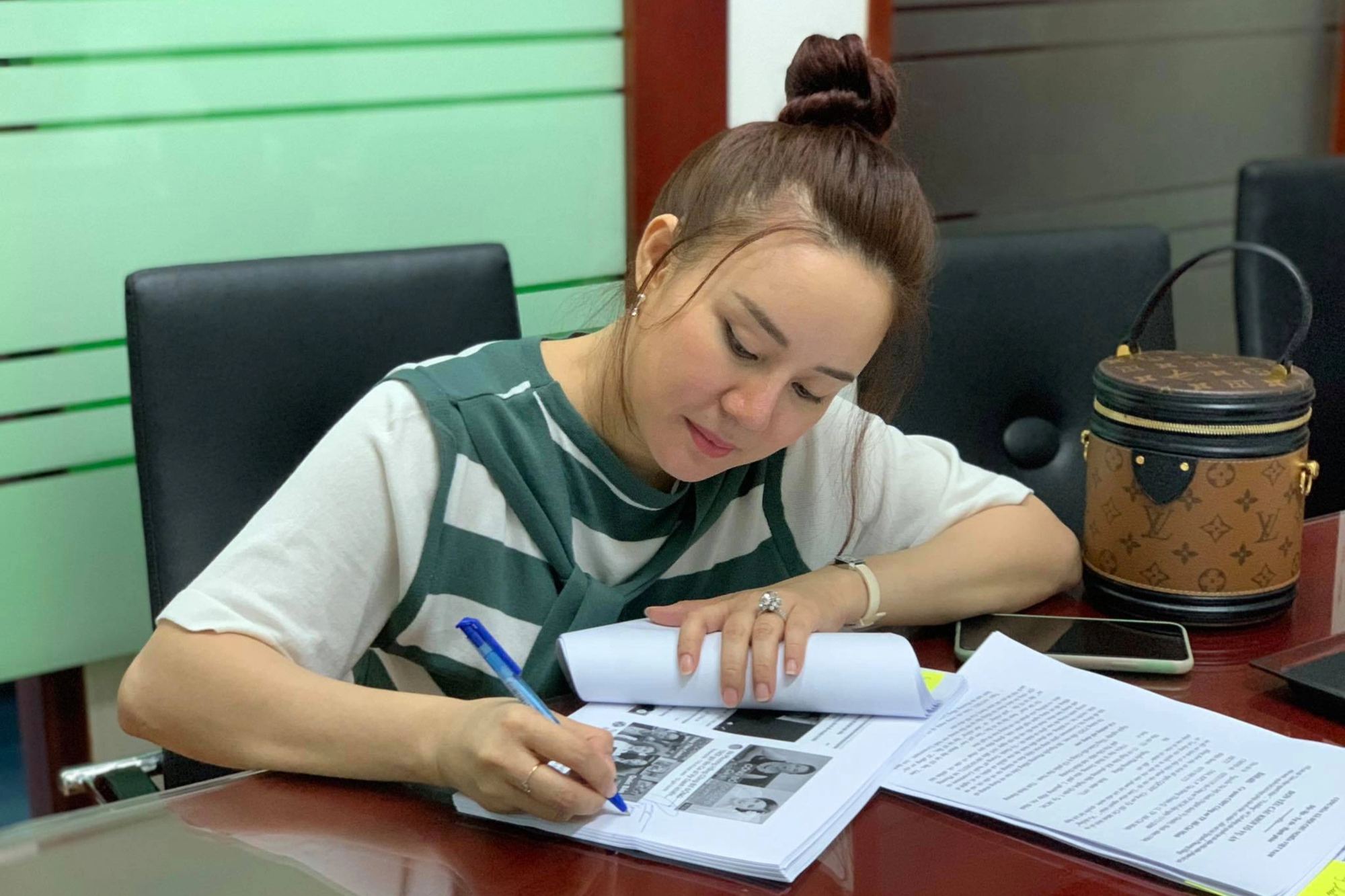 Ca sĩ Vy Oanh, nhà báo Hàn Ni đề nghị khởi tố người giúp sức bà Phương Hằng - Ảnh 1.