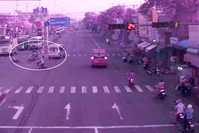 Tin sáng 24/6: Hà Nội thay đổi loạt quy định về cấp 'sổ đỏ' lần đầu; tài xế xe khách cố lao kịp đèn xanh, tông thương vong 3 người - Ảnh 2.