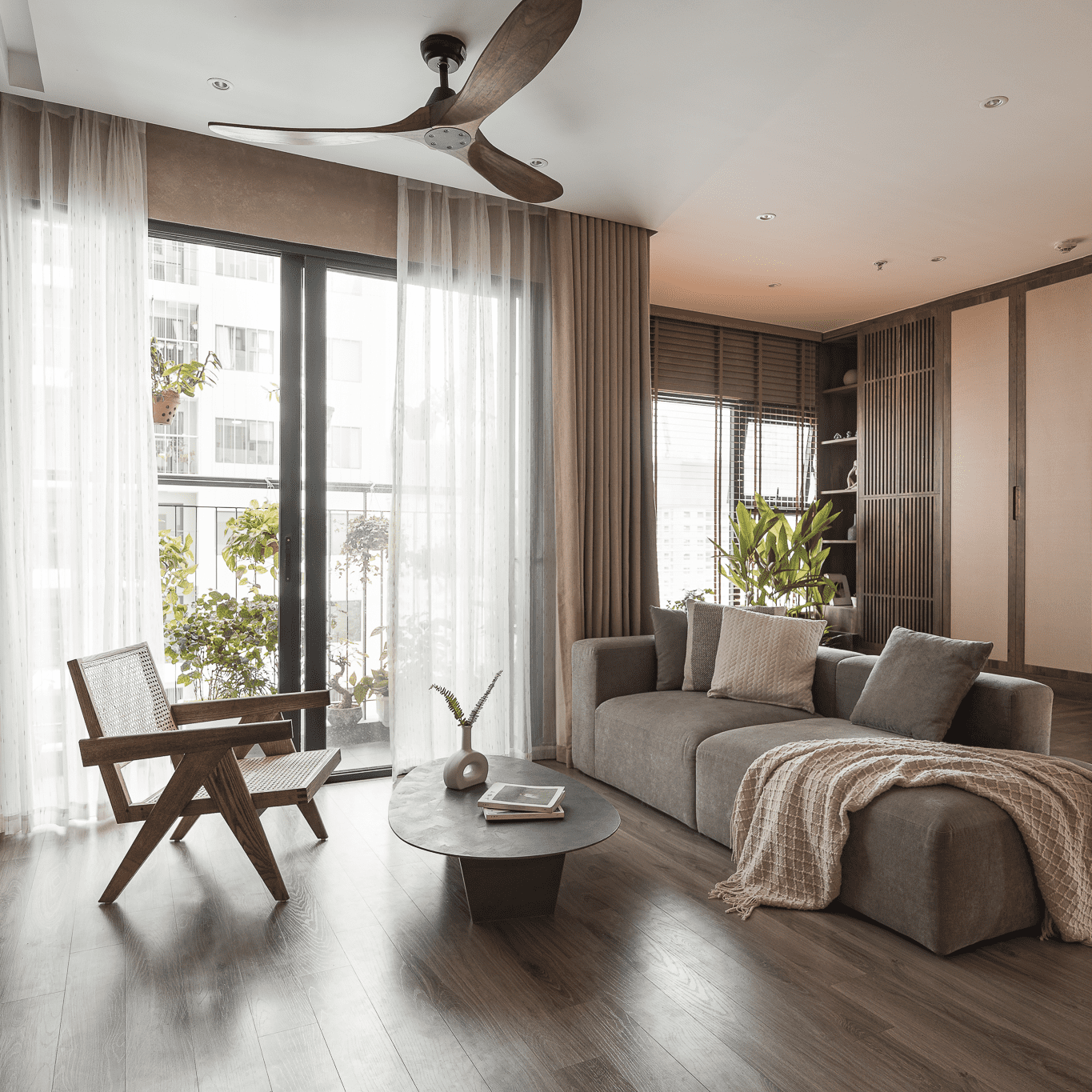 Bất ngờ với 4 bí mật thiết kế được ẩn giấu trong căn hộ 85m² của vợ chồng trẻ Hà Nội - Ảnh 3. Bất ngờ với 4 bí mật thiết kế được ẩn giấu trong căn hộ 85m² của vợ chồng trẻ Hà Nội - Ảnh 3.