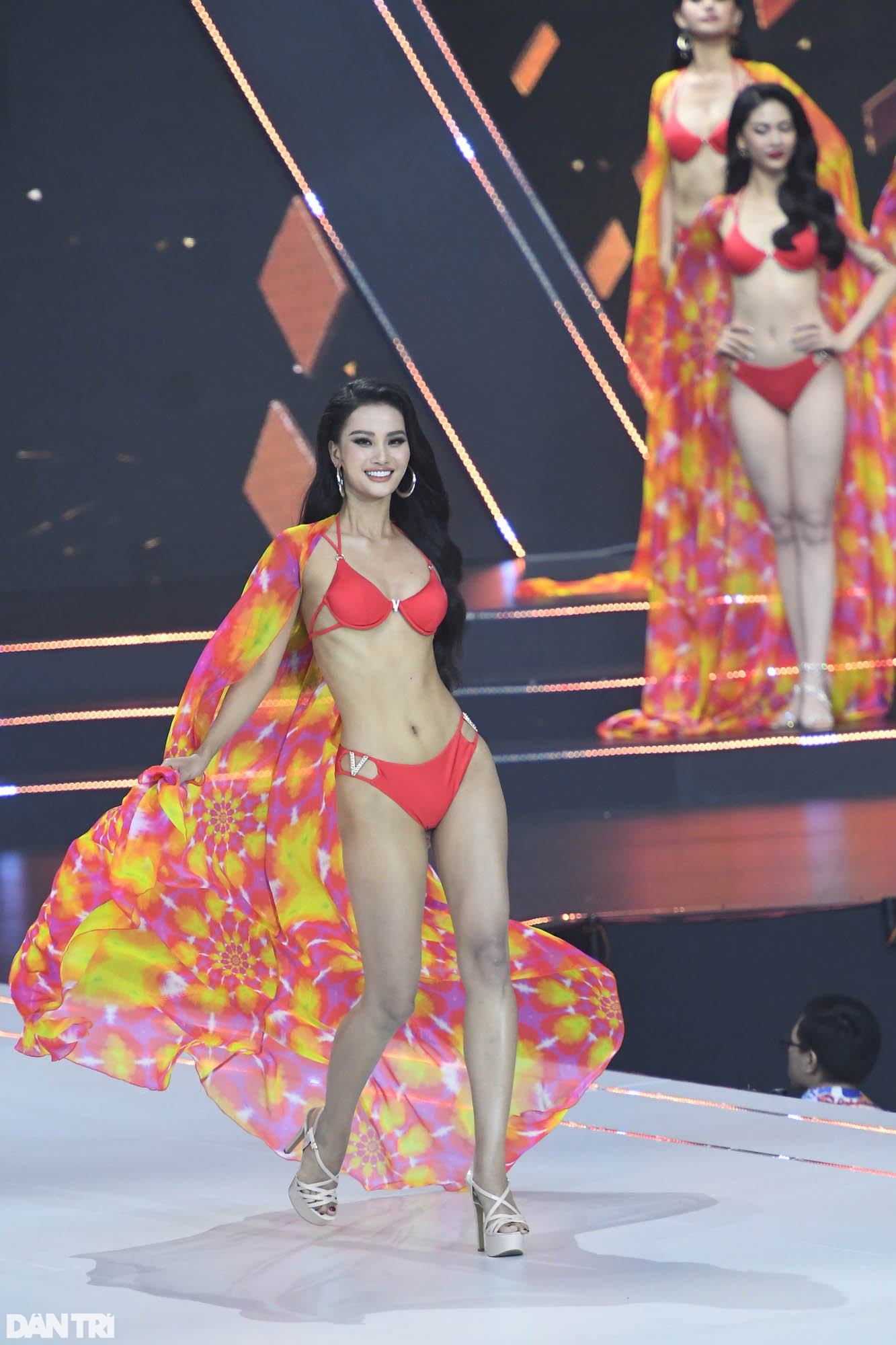 Ngán ngẩm việc người đẹp nói tiếng Anh ở chung kết Hoa hậu Hoàn vũ Việt Nam - Ảnh 5.