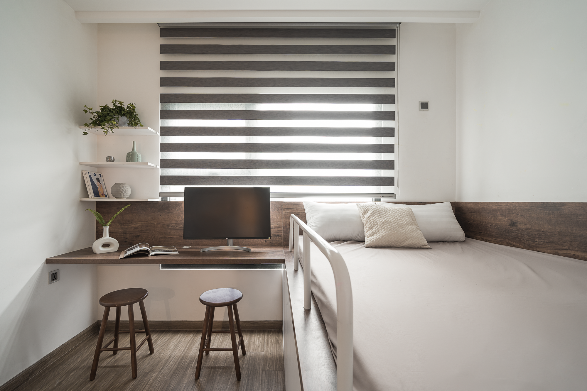 Bất ngờ với 4 bí mật thiết kế được ẩn giấu trong căn hộ 85m² của vợ chồng trẻ Hà Nội - Ảnh 21. Bất ngờ với 4 bí mật thiết kế được ẩn giấu trong căn hộ 85m² của vợ chồng trẻ Hà Nội - Ảnh 21.