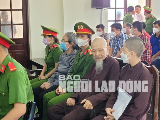 Hoãn phiên tòa xét xử Lê Tùng Vân và các bị cáo liên quan “Tịnh thất Bồng Lai” - Ảnh 4.