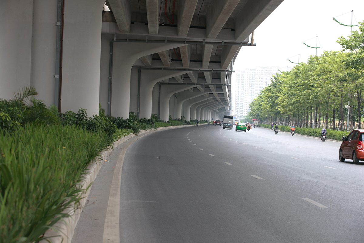 Con đường trước đây bị di dời chặt hạ 1.300 cây xanh, nay xanh rì bóng cây, hiện đại bậc nhất Thủ đô - Ảnh 10.
