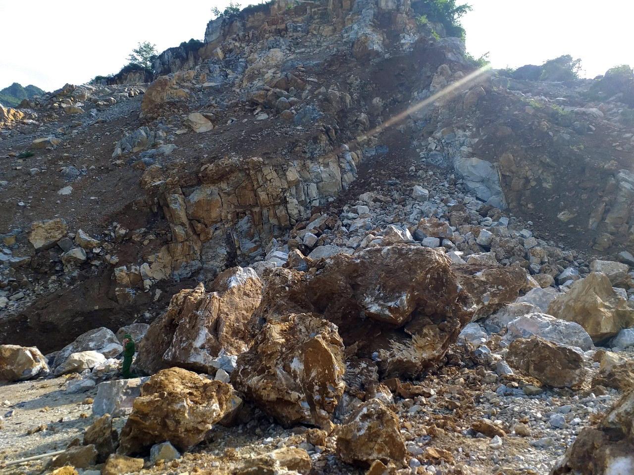 Sập mỏ đá ở Hà Giang, 2 công nhân tử vong - Ảnh 1.