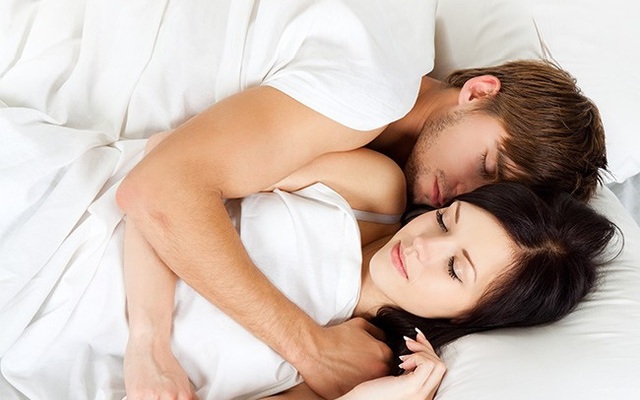 Hôn nhân hạnh phúc liên quan mật thiết đến giấc ngủ của đàn ông