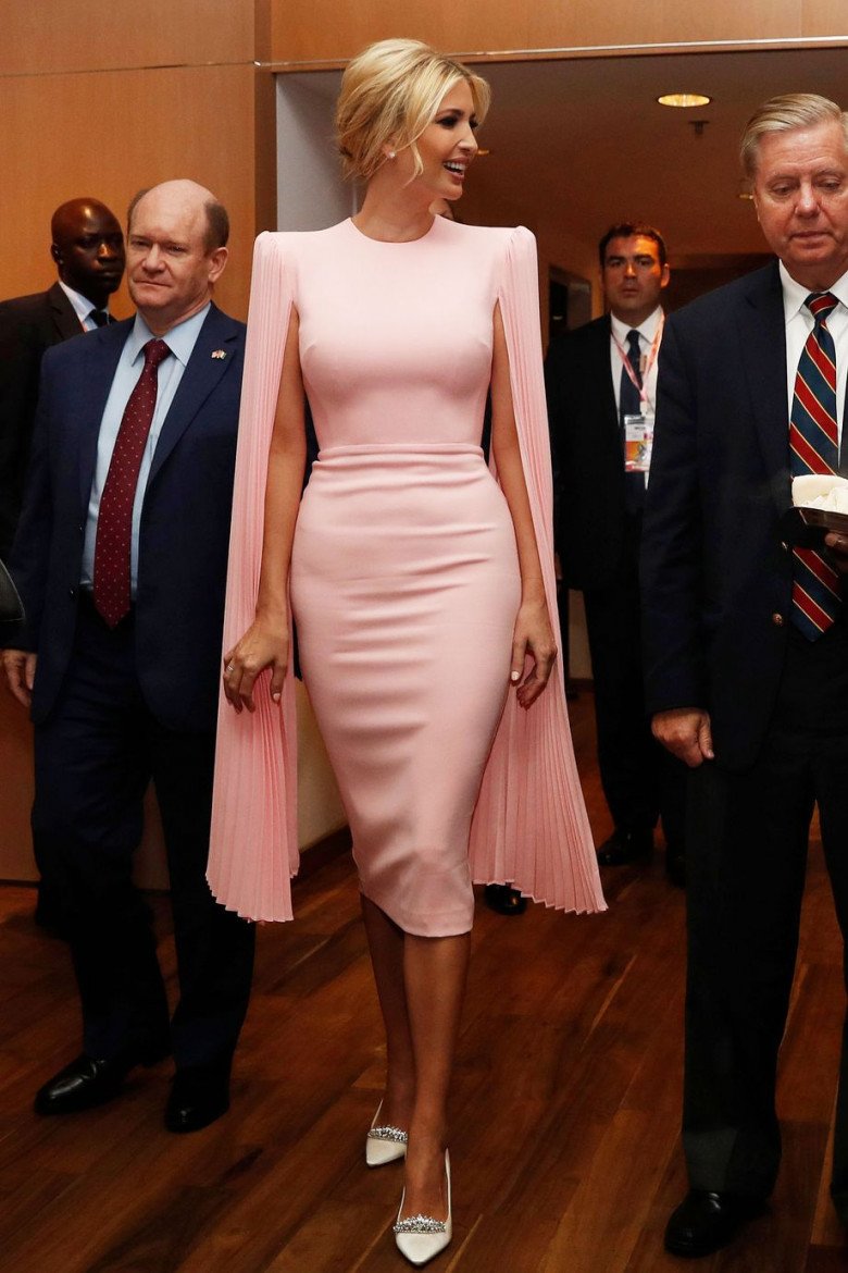 Ái nữ nhà cựu tổng thống Trump lúc nào cũng "nổi bần bật", vóc dáng nhan sắc đều "điểm 10" - Ảnh 2. Ái nữ nhà cựu tổng thống Trump lúc nào cũng "nổi bần bật", vóc dáng nhan sắc đều "điểm 10" - Ảnh 2.