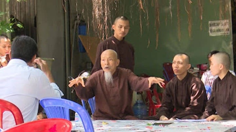 Tại sao người ở Tịnh thất Bồng Lai quỳ lạy bị can Lê Tùng Vân?