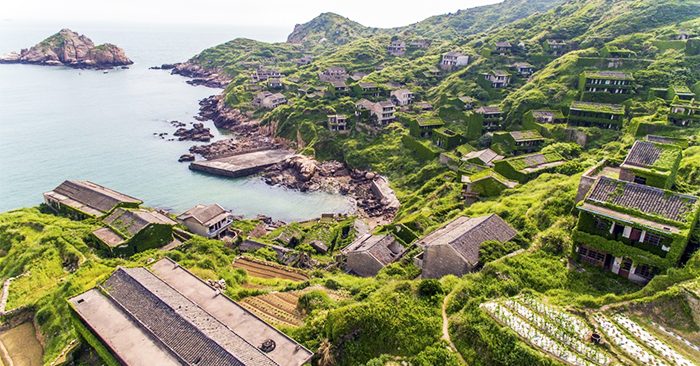 Ngôi làng "bất hạnh" ở Trung Quốc: Giàu có bậc nhất nhưng bị bỏ hoang, hiện tại trở thành "viên ngọc xanh" được du khách săn đón - Ảnh 2. Ngôi làng "bất hạnh" ở Trung Quốc: Giàu có bậc nhất nhưng bị bỏ hoang, hiện tại trở thành "viên ngọc xanh" được du khách săn đón - Ảnh 2.