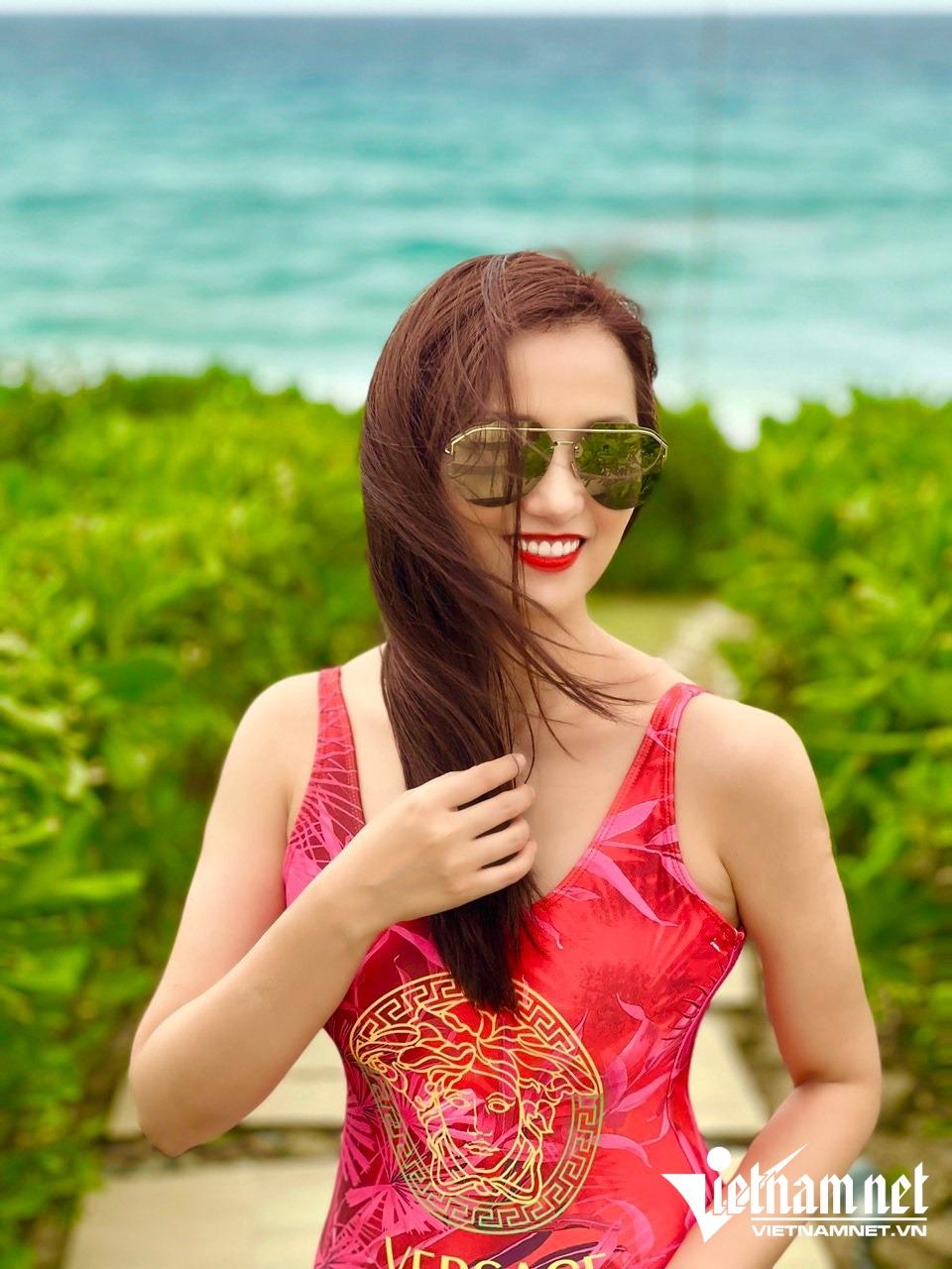 Lã Thanh Huyền diện bikini khoe dáng nóng bỏng khác hẳn trên phim - Ảnh 11.