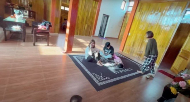 Trước cưới Mạc Văn Khoa và vợ đã &quot;an cư&quot;: Nhà quê to nhất vùng, đi thuê nhà 50 tỷ - Ảnh 3.