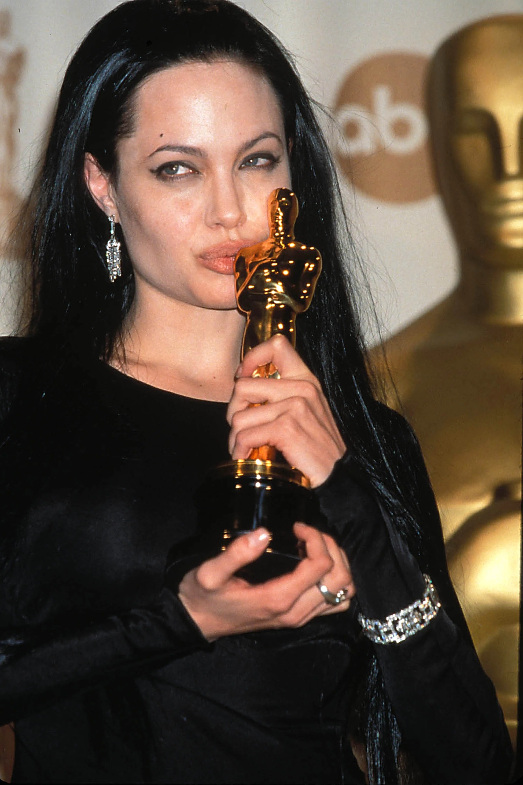 Angelina Jolie bước sang tuổi 47: Nhìn lại 10 khoảnh khắc &quot;thần thái&quot; - Ảnh 5.